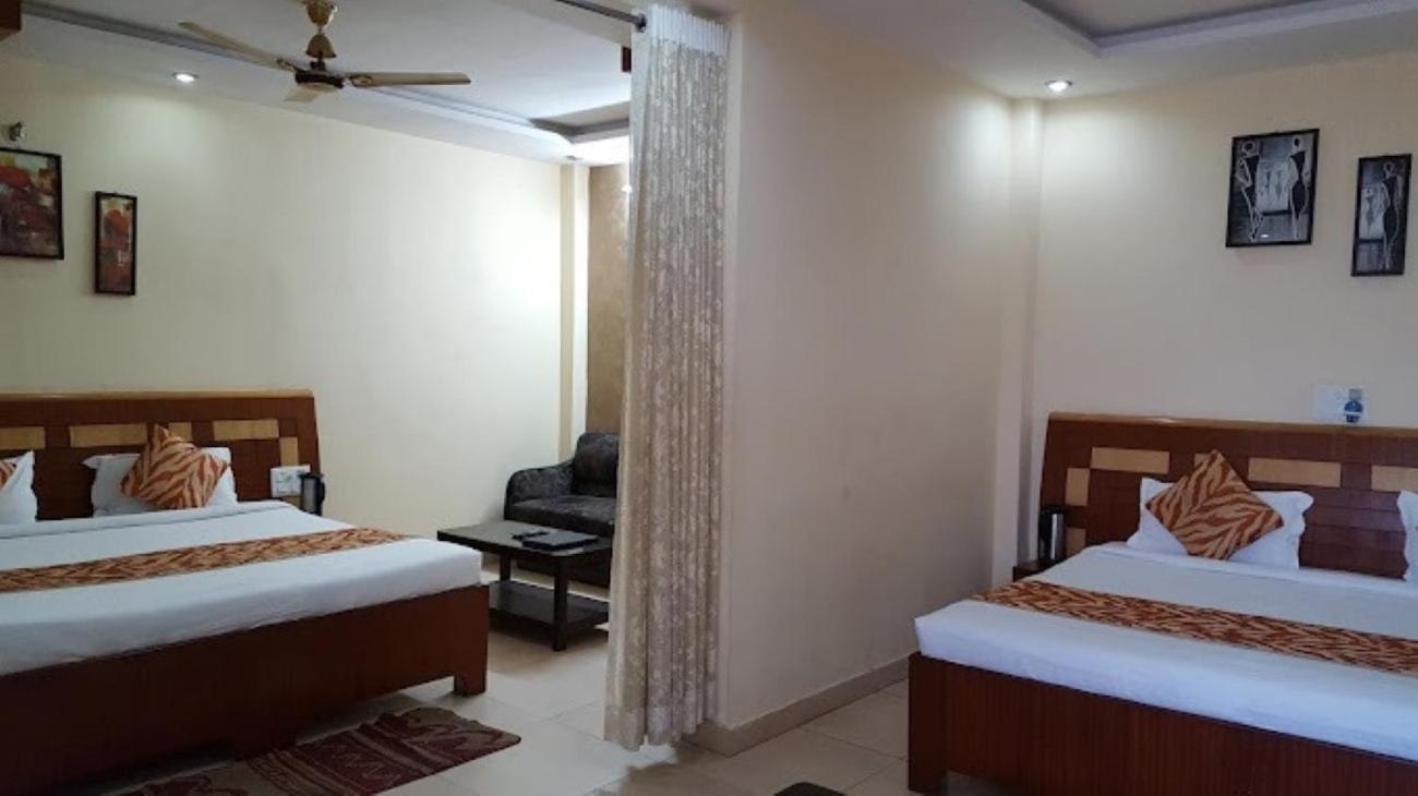 Hotel Vinayak Palace Bilāspur Exteriör bild