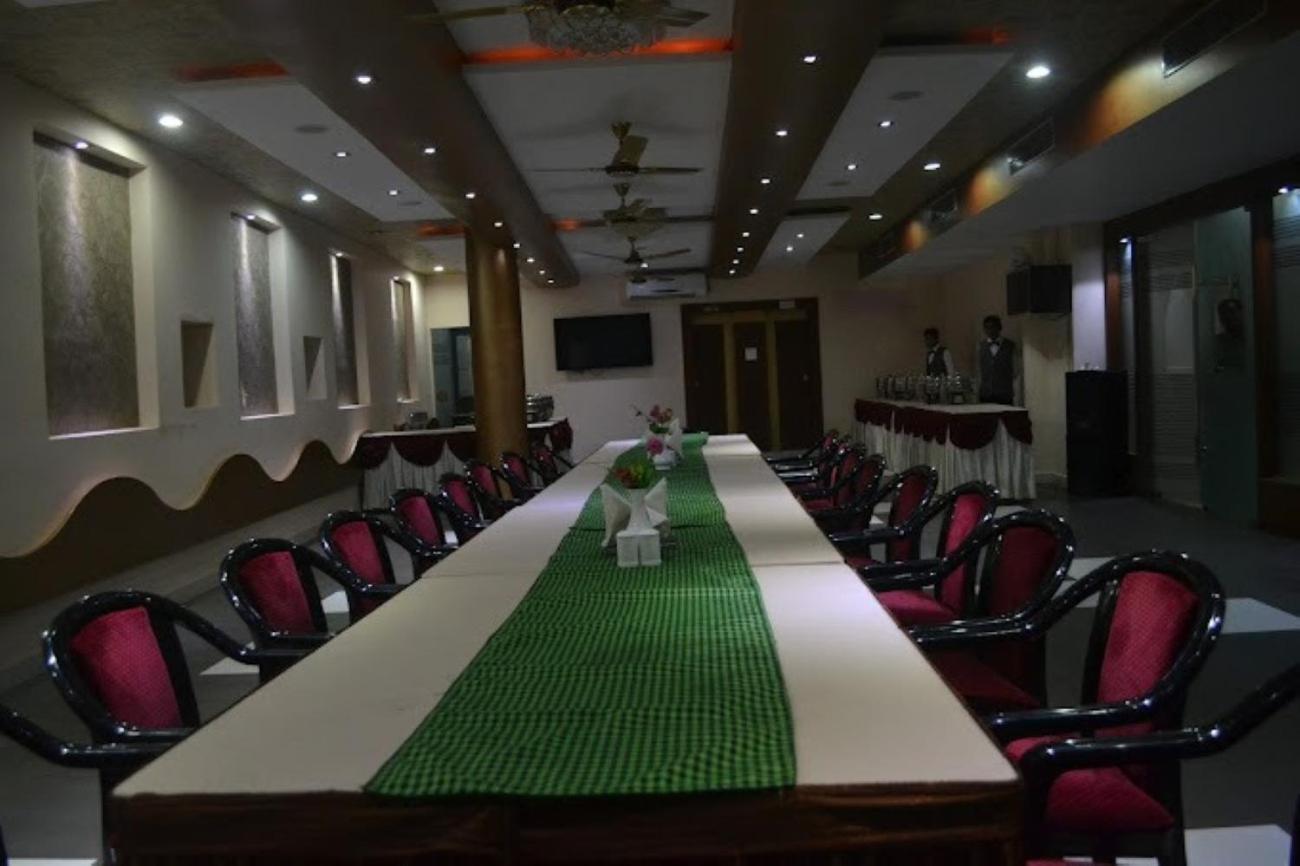 Hotel Vinayak Palace Bilāspur Exteriör bild