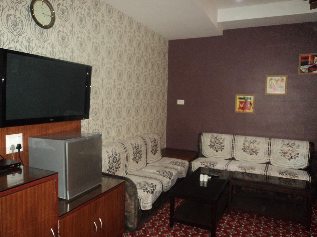 Hotel Vinayak Palace Bilāspur Exteriör bild