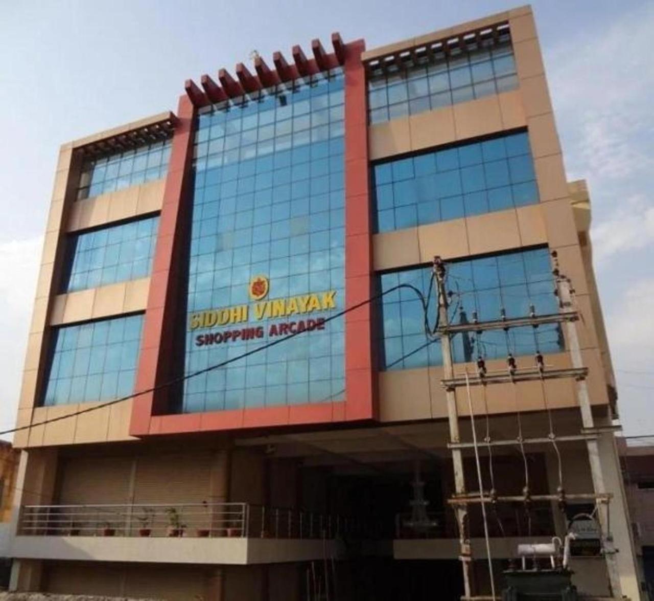 Hotel Vinayak Palace Bilāspur Exteriör bild